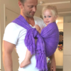 Rebozo Marie Purple tørklæde, far bærer barn i slynge